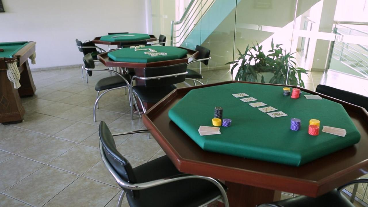 Itu Plaza Hotel Luaran gambar