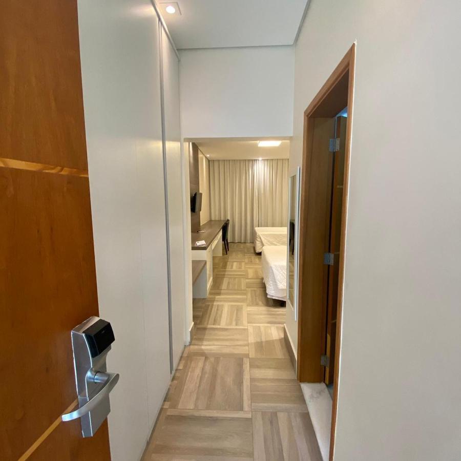 Itu Plaza Hotel Luaran gambar