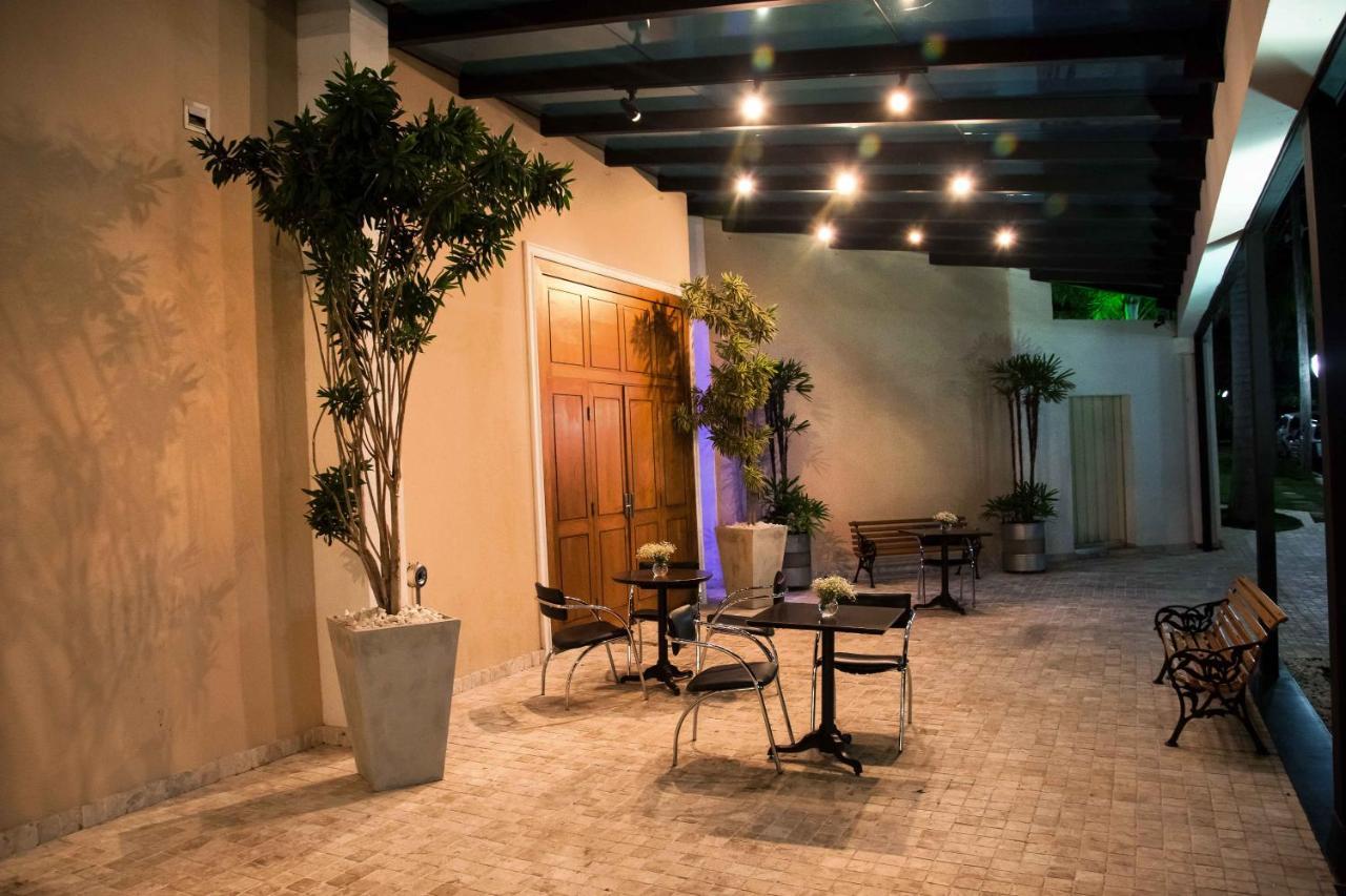 Itu Plaza Hotel Luaran gambar