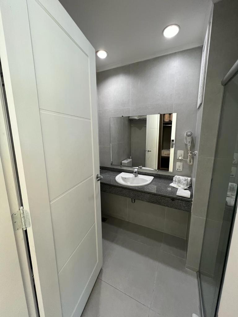 Itu Plaza Hotel Luaran gambar