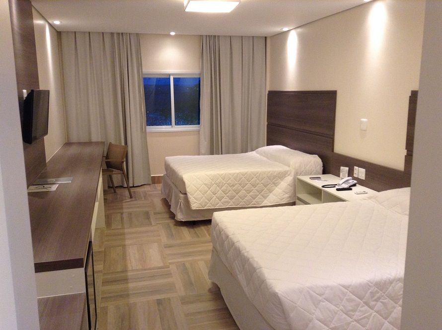 Itu Plaza Hotel Luaran gambar