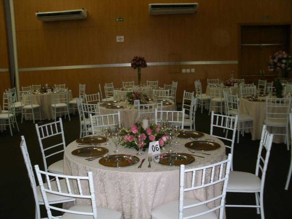 Itu Plaza Hotel Luaran gambar